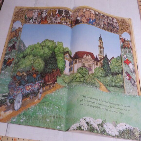 Berlioz the Bear BIG BOOK (almost 2 feet tall) By Jan Brett, Scholastic - Picture 8 of 11